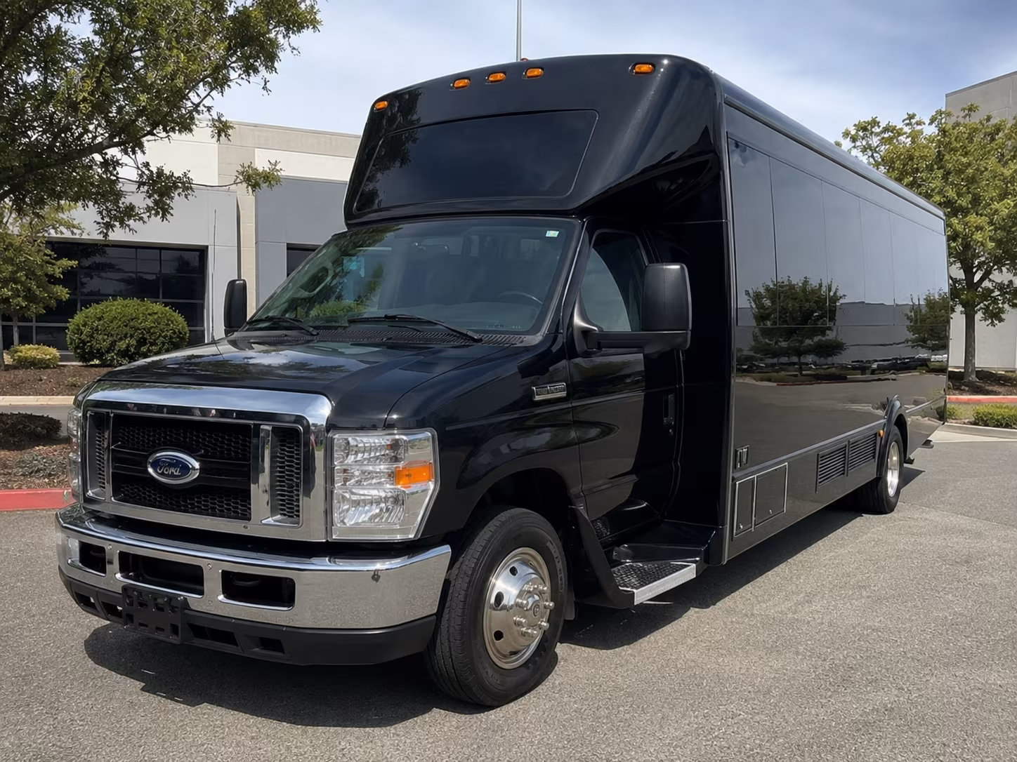 Rent a Bus to Newark Liberty International Airport